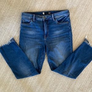 KUT / Reese Fab Ab Ankle Straight Leg Jeans / size 10